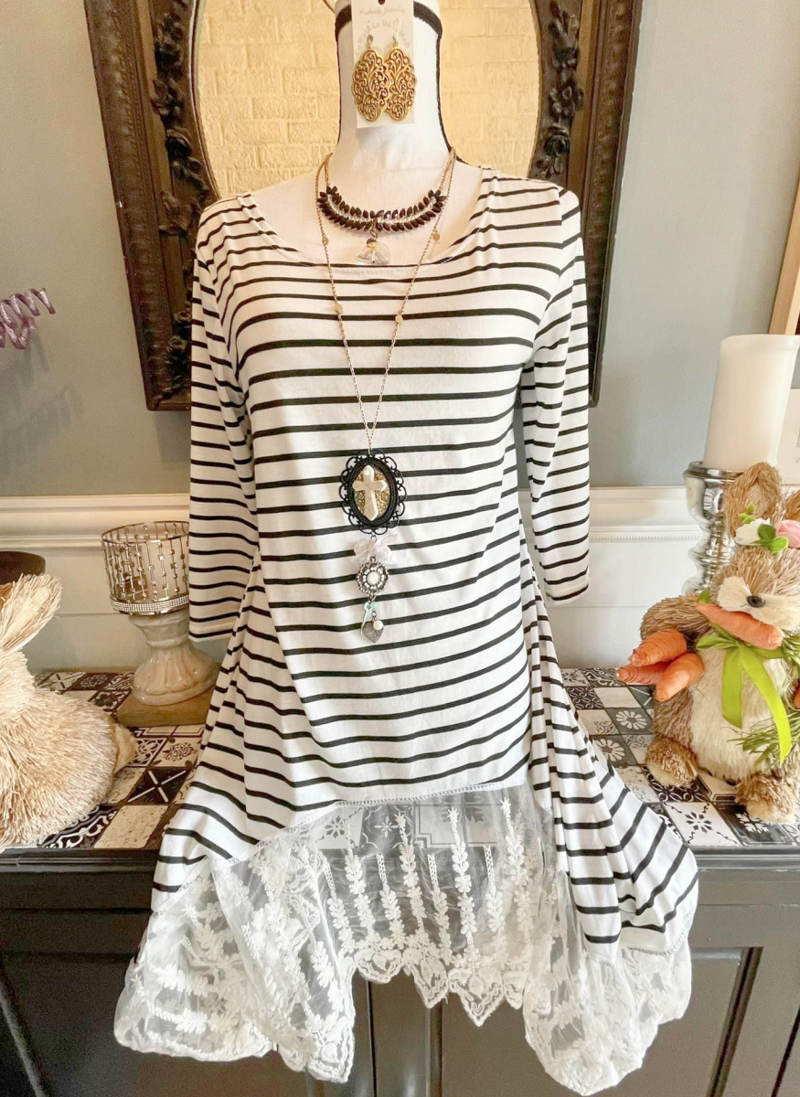 WILDFLOWER TOP Black and White Striped Lace Trim 3/4 Sleeve Tunic Top