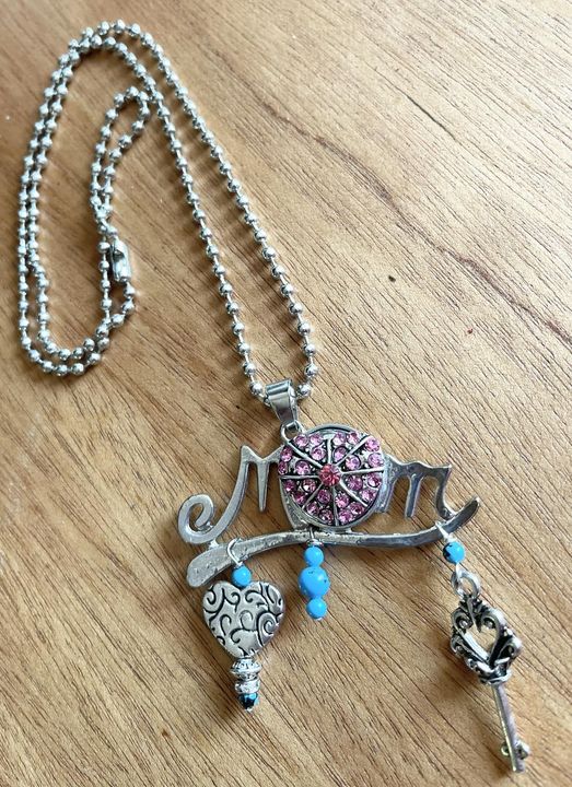 I LOVE MOM NECKLACE Pink Crystal Heart Snap on "MOM" Pendant Rhinestone Turquoise Heart Key Charm Necklace