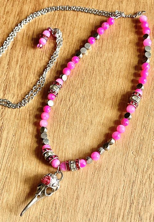 ROCK N ROLL COWGIRL NECKLACE Silver Crow Skull Pendant Hot Pink Silver Crystal Beaded Necklace