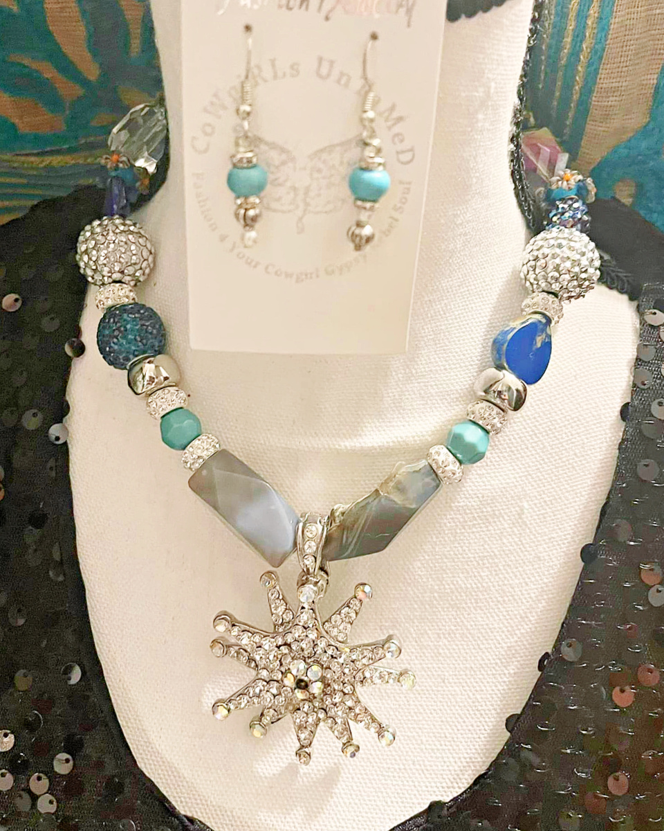 THE SPUR NECKLACE Handmade Rhinestone Crystal Removeable Spur Pendant Turquoise BlueTealCrystal Beaded Silver Western Choker Short Necklace