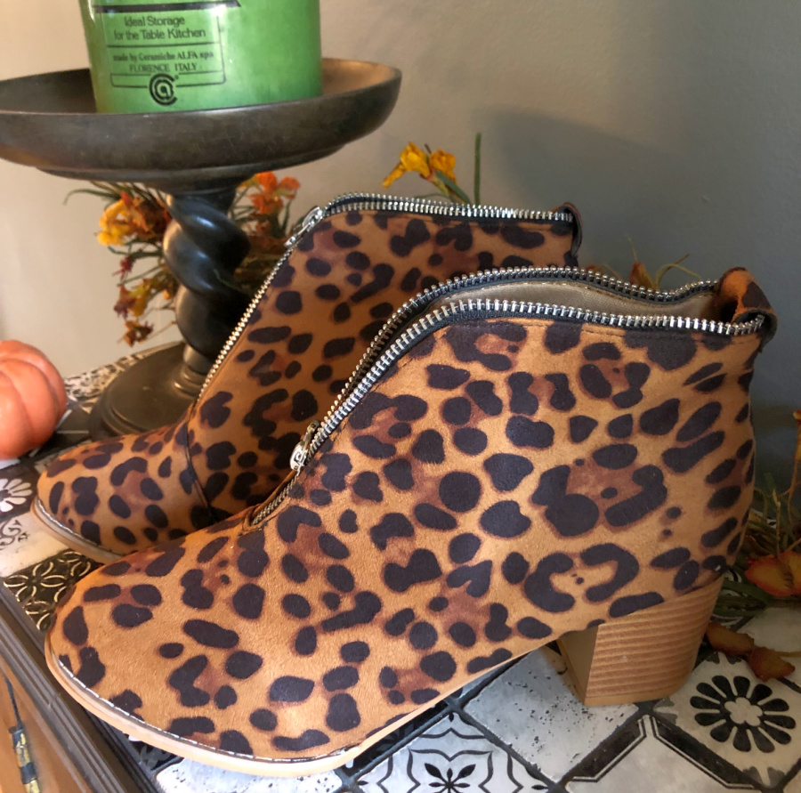 SALE THE MARLA BOOTIE Brown Leopard Faux Suede Zipper Top Block Heel Womens Ankle Boots SIZE 9 LAST ONE