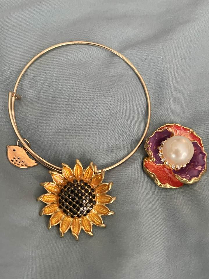 COWGIRL ATTITUDE BRACELET Bird Charm & Pink Pearl Flower & Sunflower Snap Charm Golden Bangle - 2 Bracelets in 1